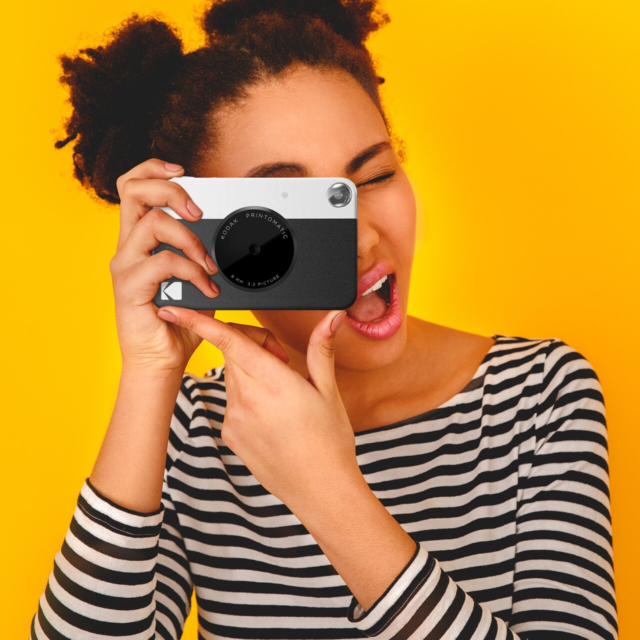 KODAK Printomatic Digital Instant Print Camera, Supports Sticky-Backed